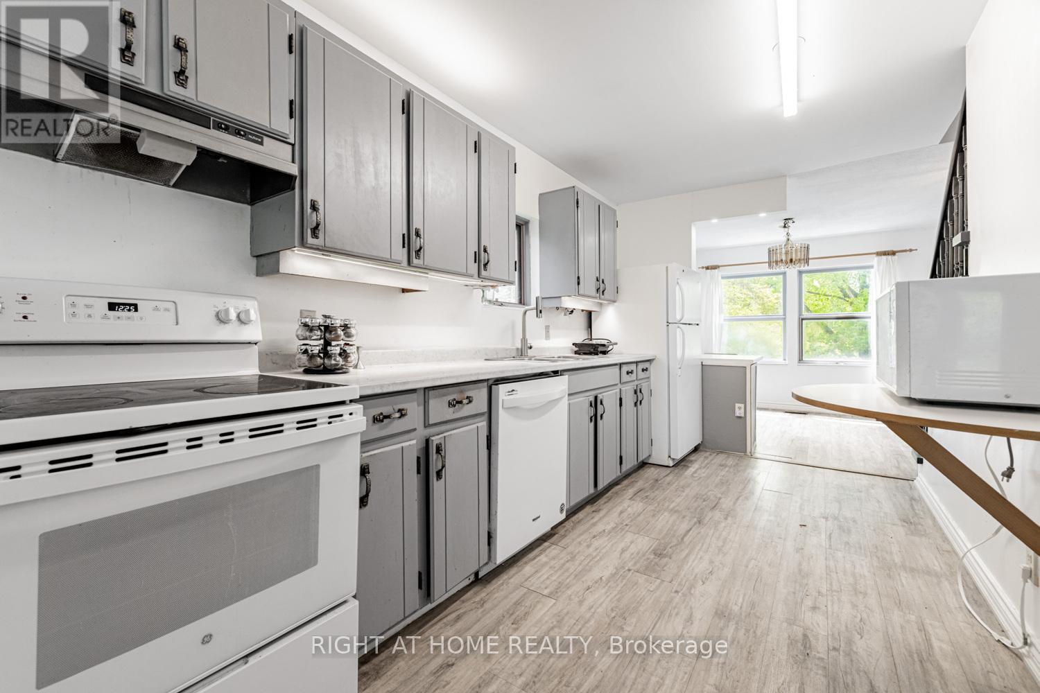 144 Wedgewood Drive, Toronto, Ontario  M2M 2H7 - Photo 12 - C12143089