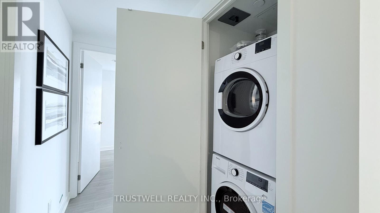 808 - 8 Wellesley Street W, Toronto, Ontario  M4Y 0J5 - Photo 15 - C12205702