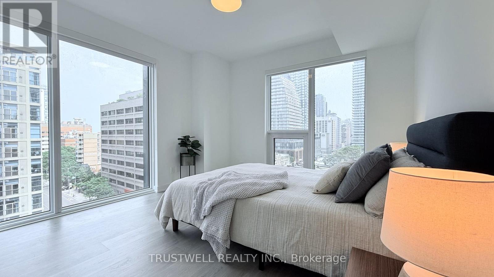 808 - 8 Wellesley Street W, Toronto, Ontario  M4Y 0J5 - Photo 16 - C12205702