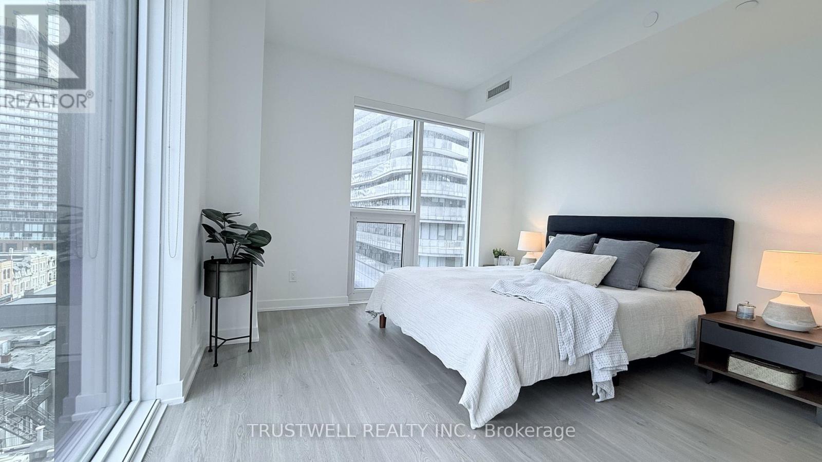 808 - 8 Wellesley Street W, Toronto, Ontario  M4Y 0J5 - Photo 17 - C12205702