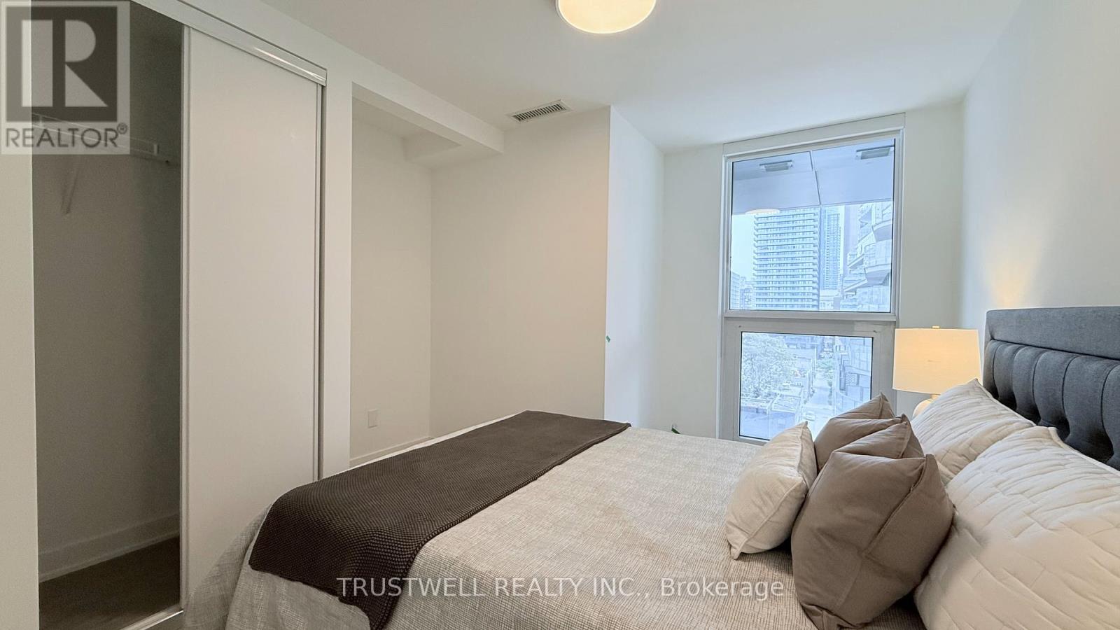 808 - 8 Wellesley Street W, Toronto, Ontario  M4Y 0J5 - Photo 26 - C12205702