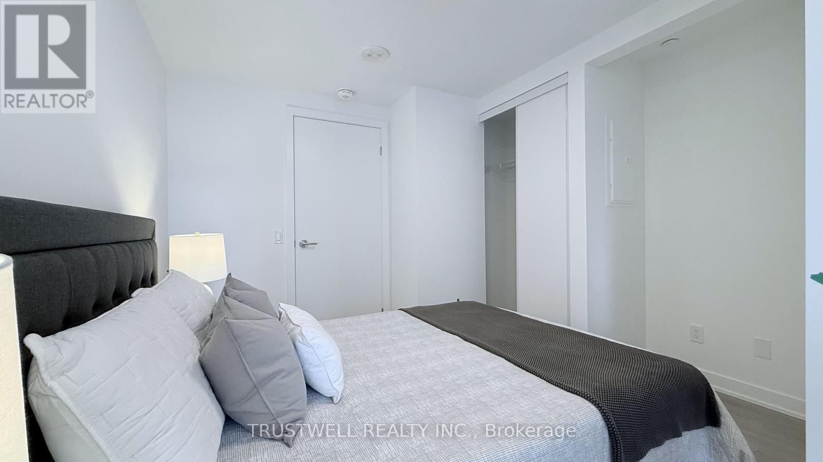 808 - 8 Wellesley Street W, Toronto, Ontario  M4Y 0J5 - Photo 27 - C12205702
