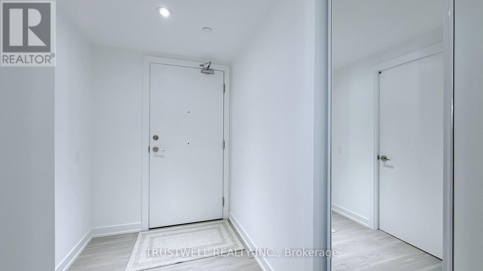 808 - 8 Wellesley Street W, Toronto, Ontario  M4Y 0J5 - Photo 3 - C12205702
