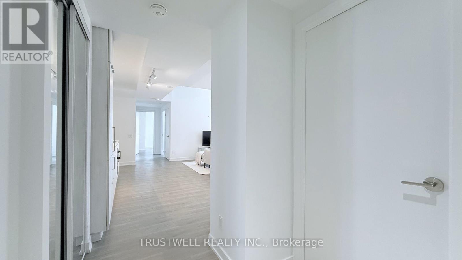 808 - 8 Wellesley Street W, Toronto, Ontario  M4Y 0J5 - Photo 4 - C12205702