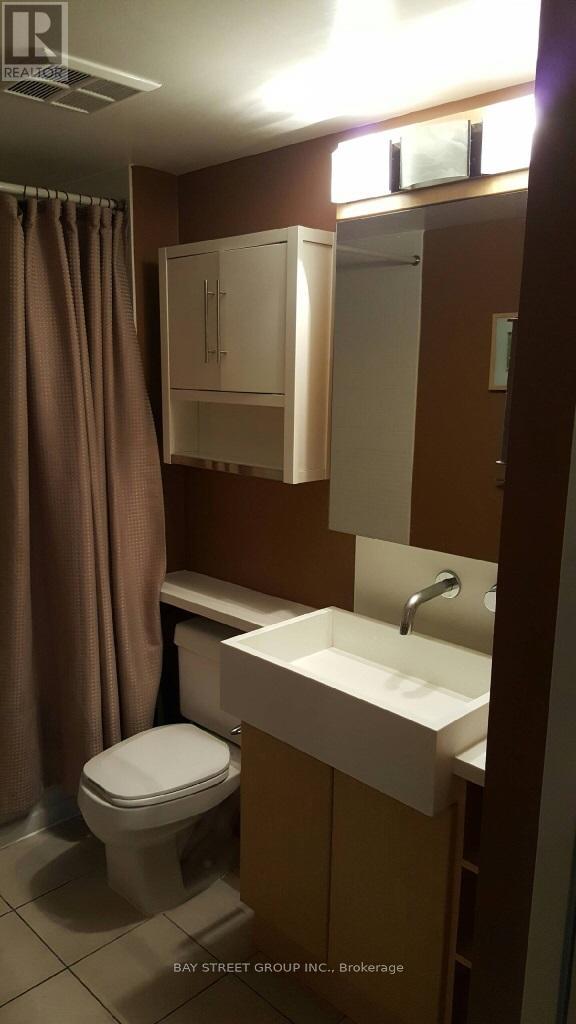 2502 - 11 Brunel Court, Toronto, Ontario  M5V 3Y3 - Photo 8 - C12205704