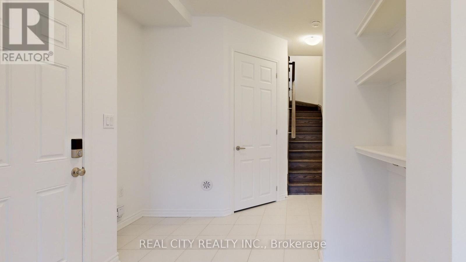 11 Keppel Circle W, Brampton, Ontario  L7A 5K4 - Photo 3 - W12205709