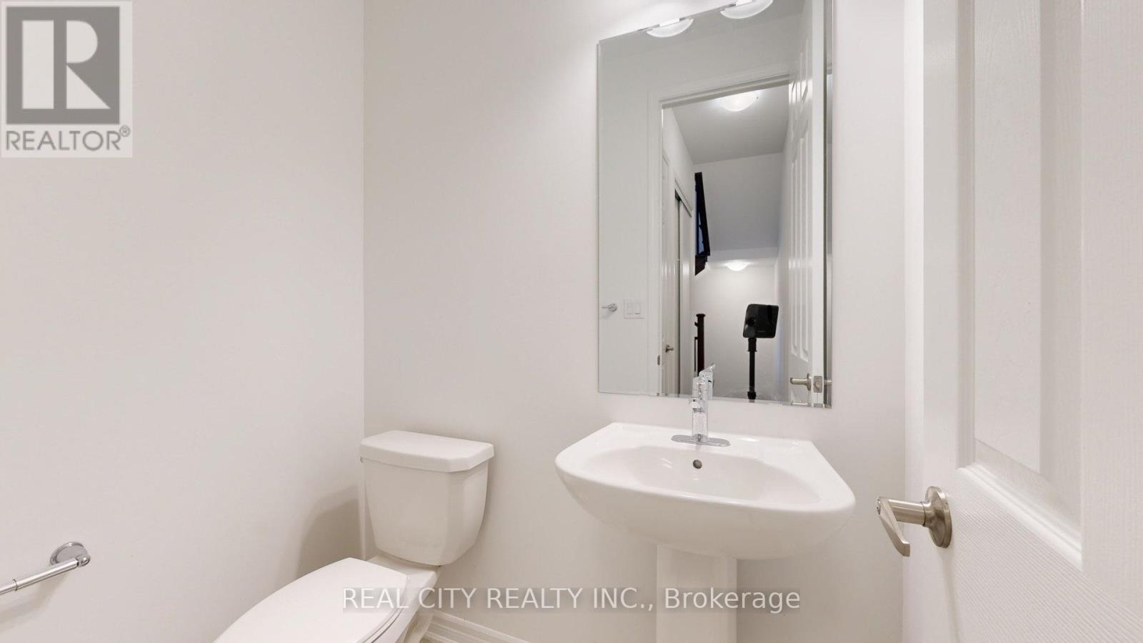 11 Keppel Circle W, Brampton, Ontario  L7A 5K4 - Photo 4 - W12205709