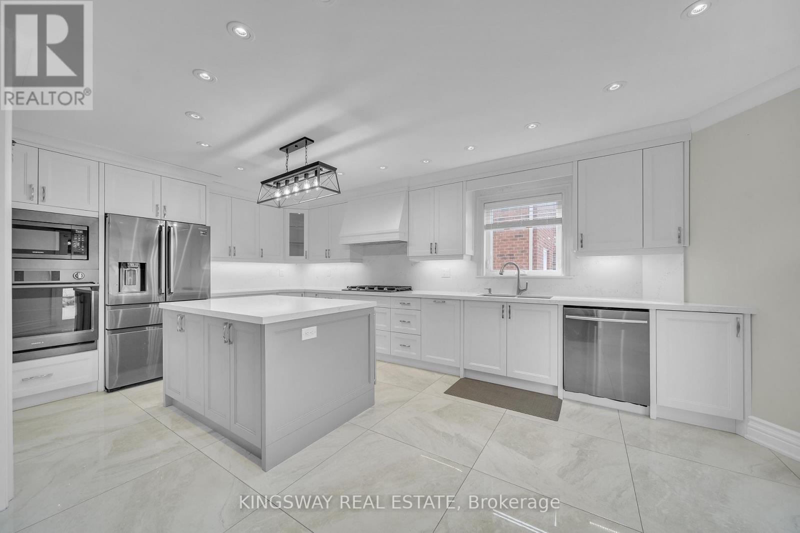 58 Leeward Drive, Brampton, Ontario  L6S 5V8 - Photo 15 - W12077475