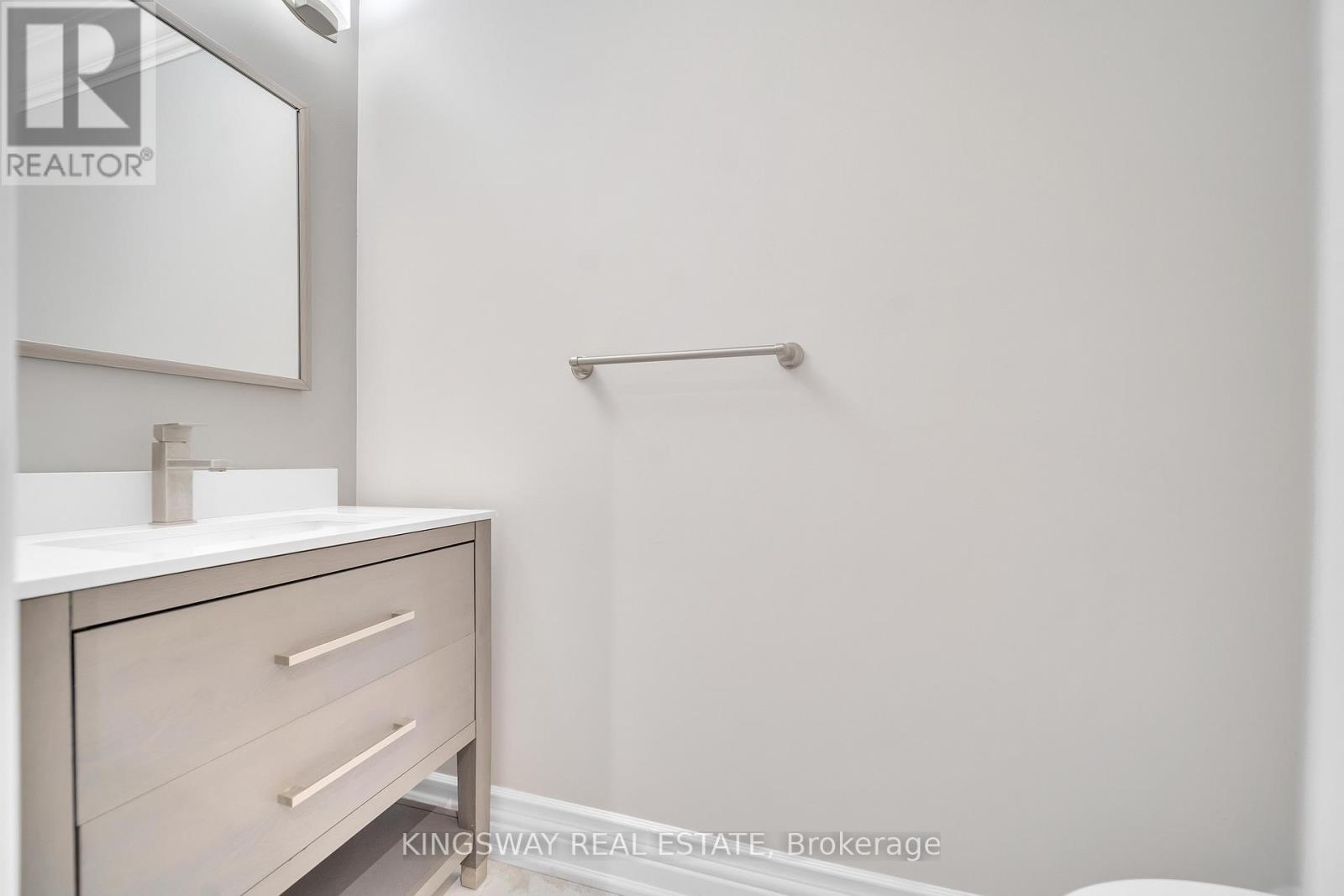 58 Leeward Drive, Brampton, Ontario  L6S 5V8 - Photo 8 - W12077475