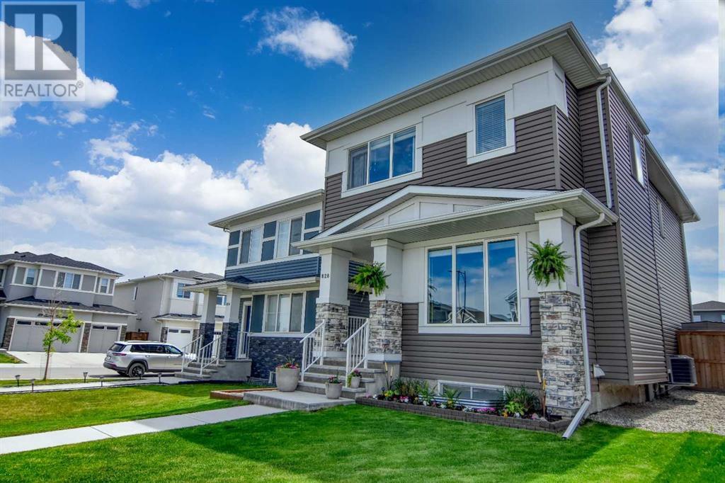 828 West Lakeview Drive, Chestermere, Alberta  T1X 1Z5 - Photo 1 - A2225375