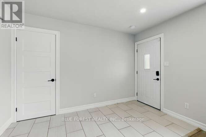 57 Vanbuskirk Drive, St. Thomas, Ontario N5R 4Z3 - Photo 3 - X12205756