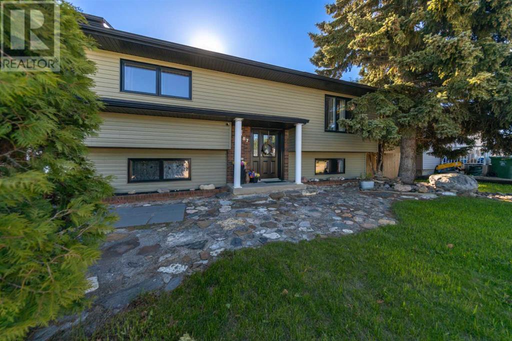 87 3 Street, Lashburn, Saskatchewan  S0M 1H0 - Photo 2 - A2229136