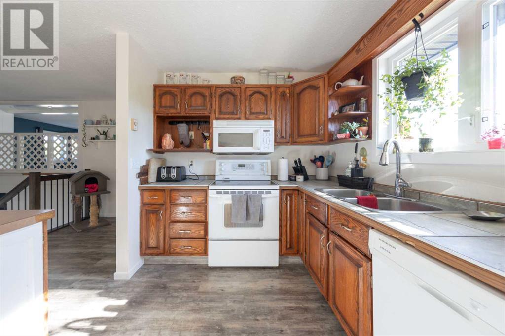 87 3 Street, Lashburn, Saskatchewan  S0M 1H0 - Photo 8 - A2229136