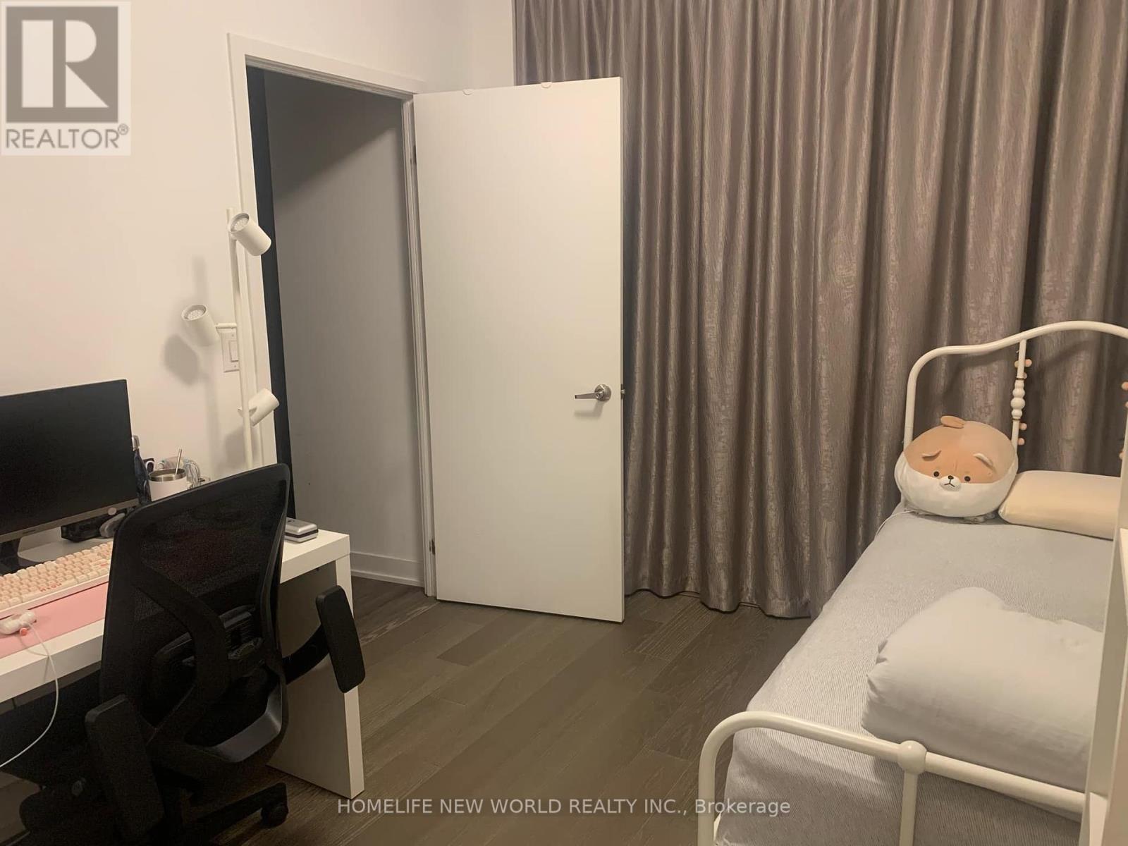 402 - 11 Wellesley Street W, Toronto, Ontario  M4Y 0G4 - Photo 3 - C12188721