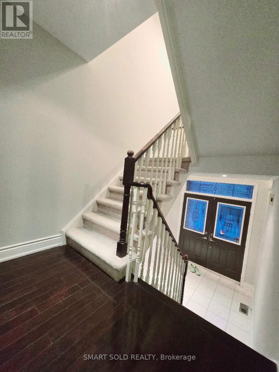 94 Coburg Crescent, Richmond Hill, Ontario  L4B 4E4 - Photo 12 - N12205011