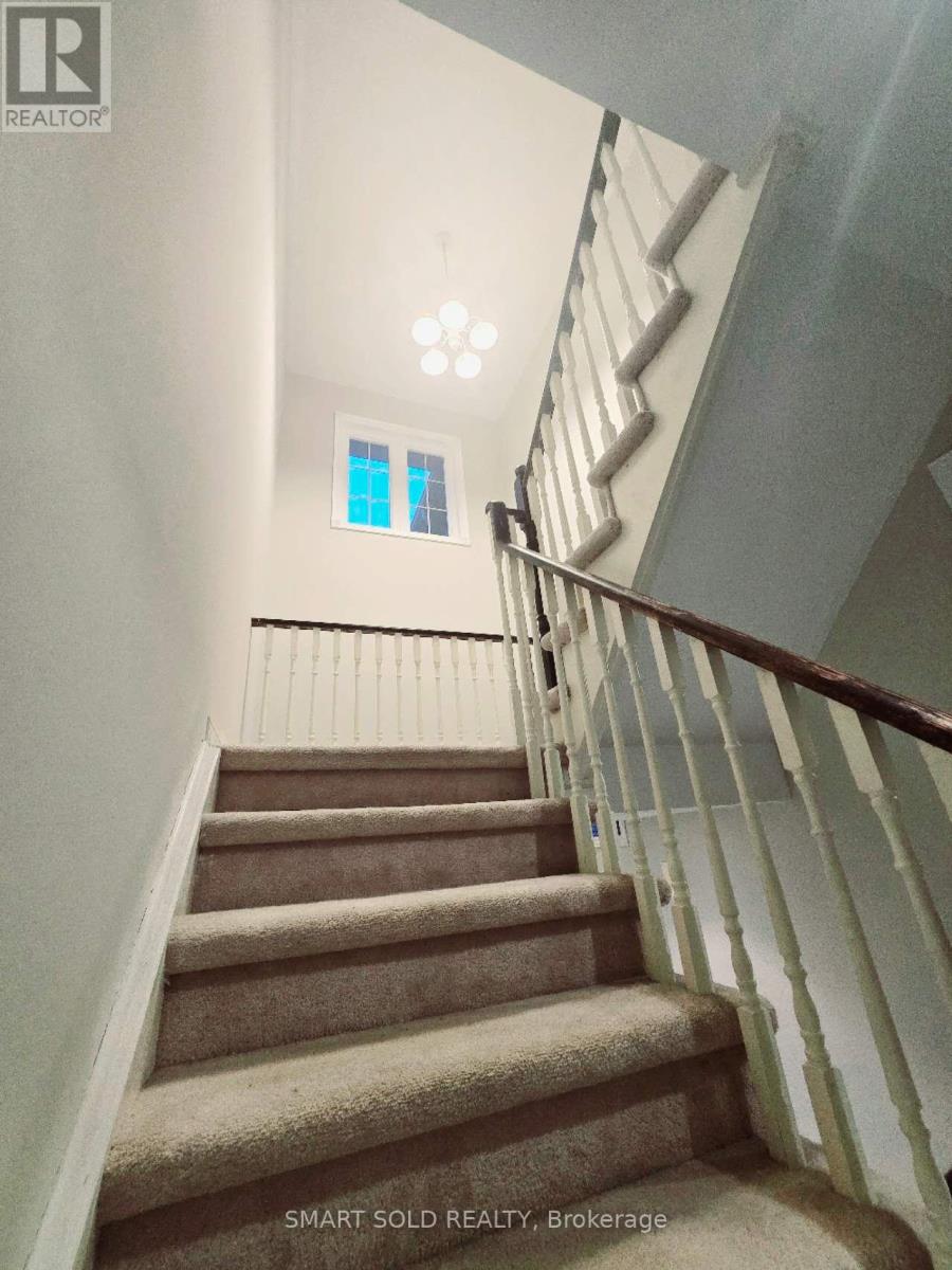 94 Coburg Crescent, Richmond Hill, Ontario  L4B 4E4 - Photo 13 - N12205011