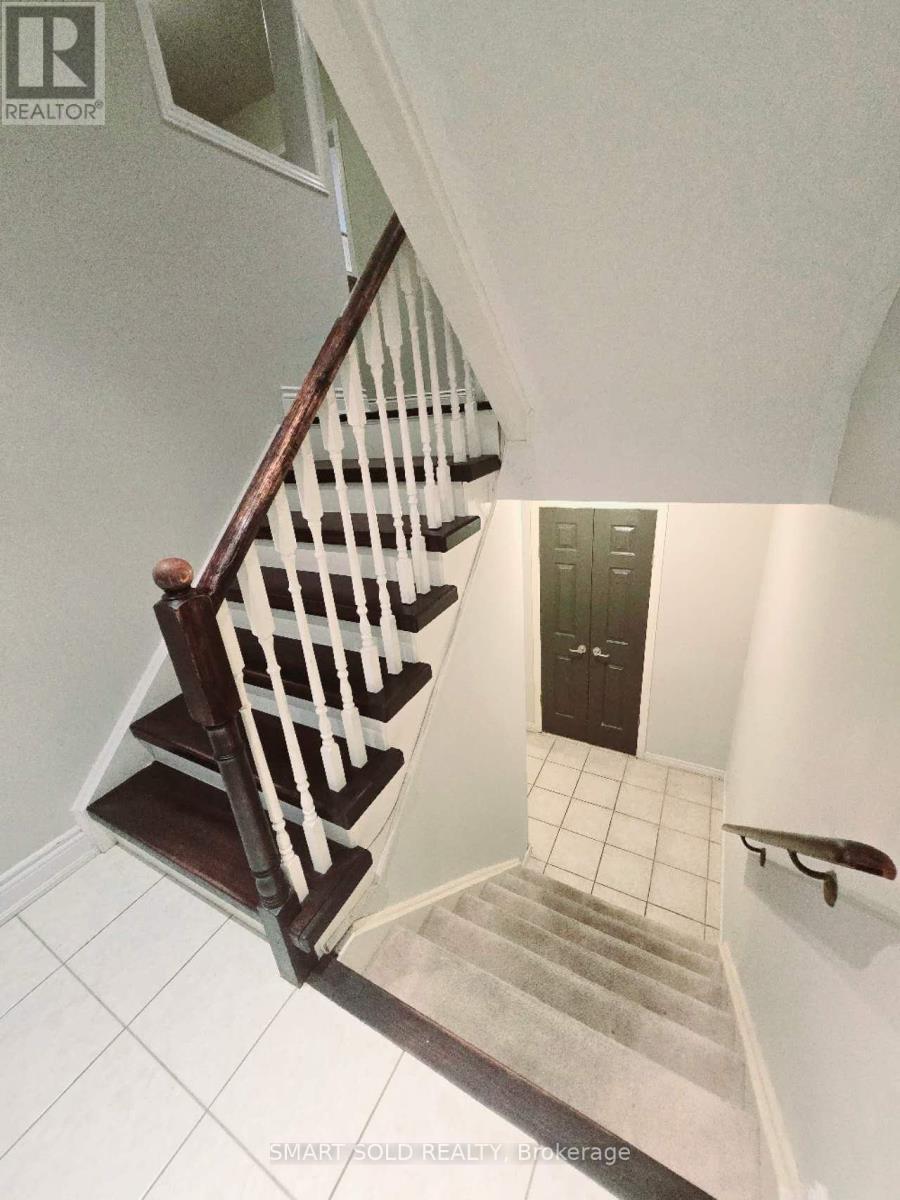 94 Coburg Crescent, Richmond Hill, Ontario  L4B 4E4 - Photo 11 - N12205011