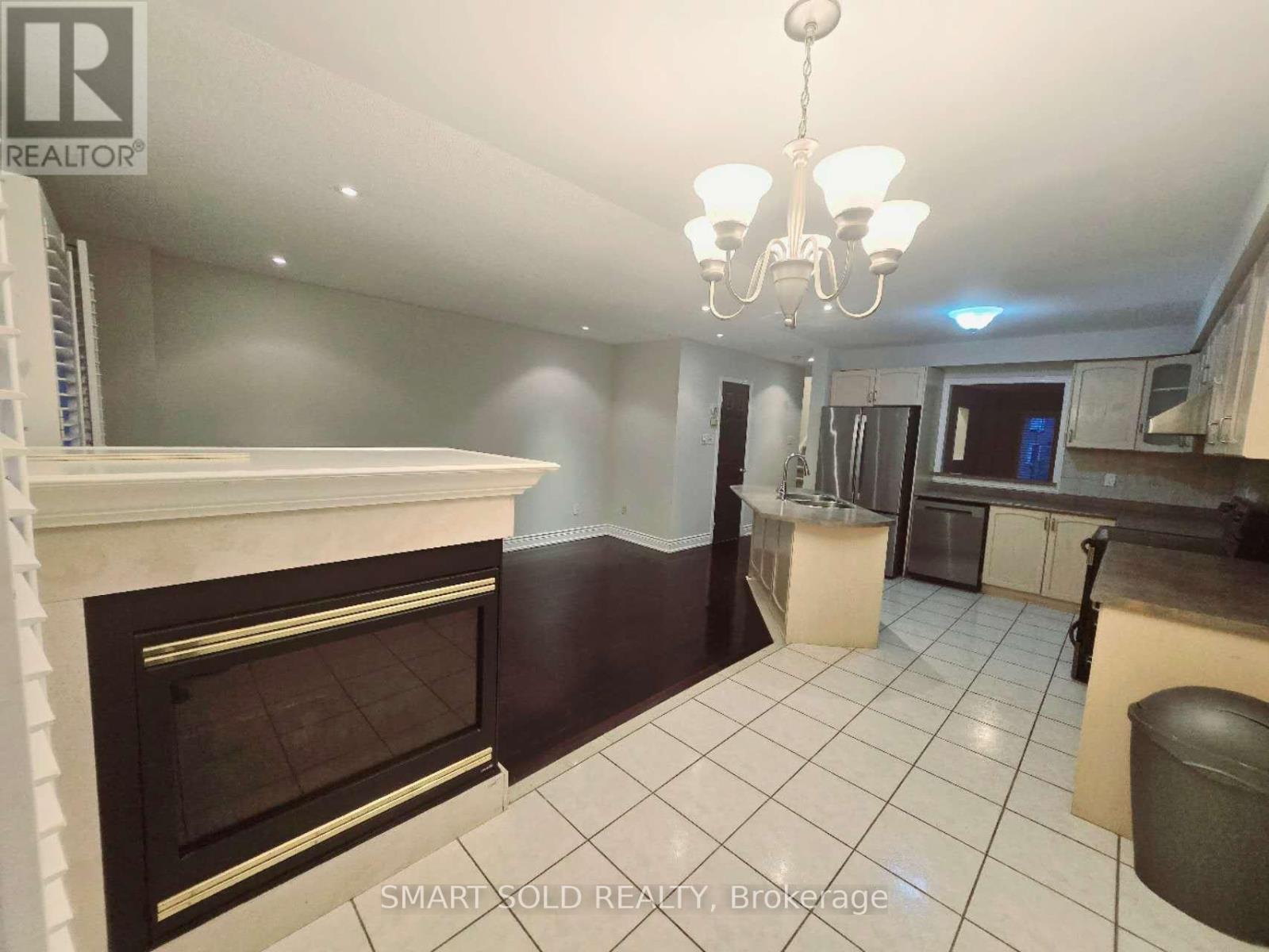 94 Coburg Crescent, Richmond Hill, Ontario  L4B 4E4 - Photo 5 - N12205011