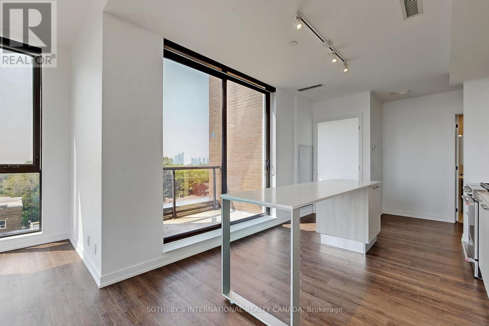 703 - 2118 Bloor Street W, Toronto, Ontario  M6S 0A6 - Photo 8 - W12184272