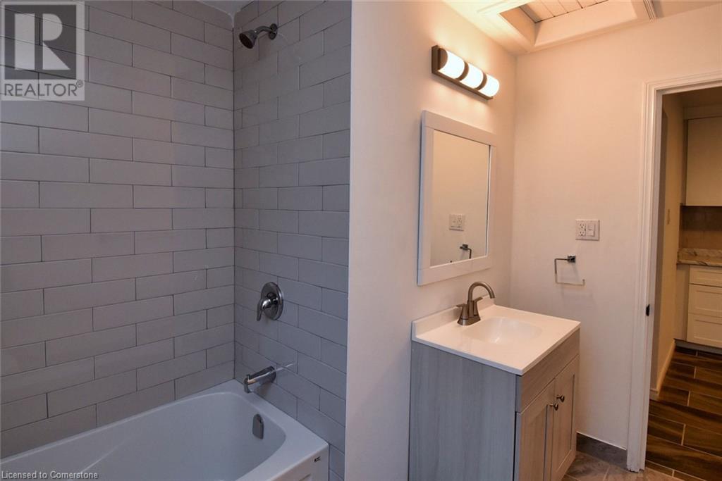 14 Graham Avenue S, Hamilton, Ontario  L8K 2L8 - Photo 15 - 40695329