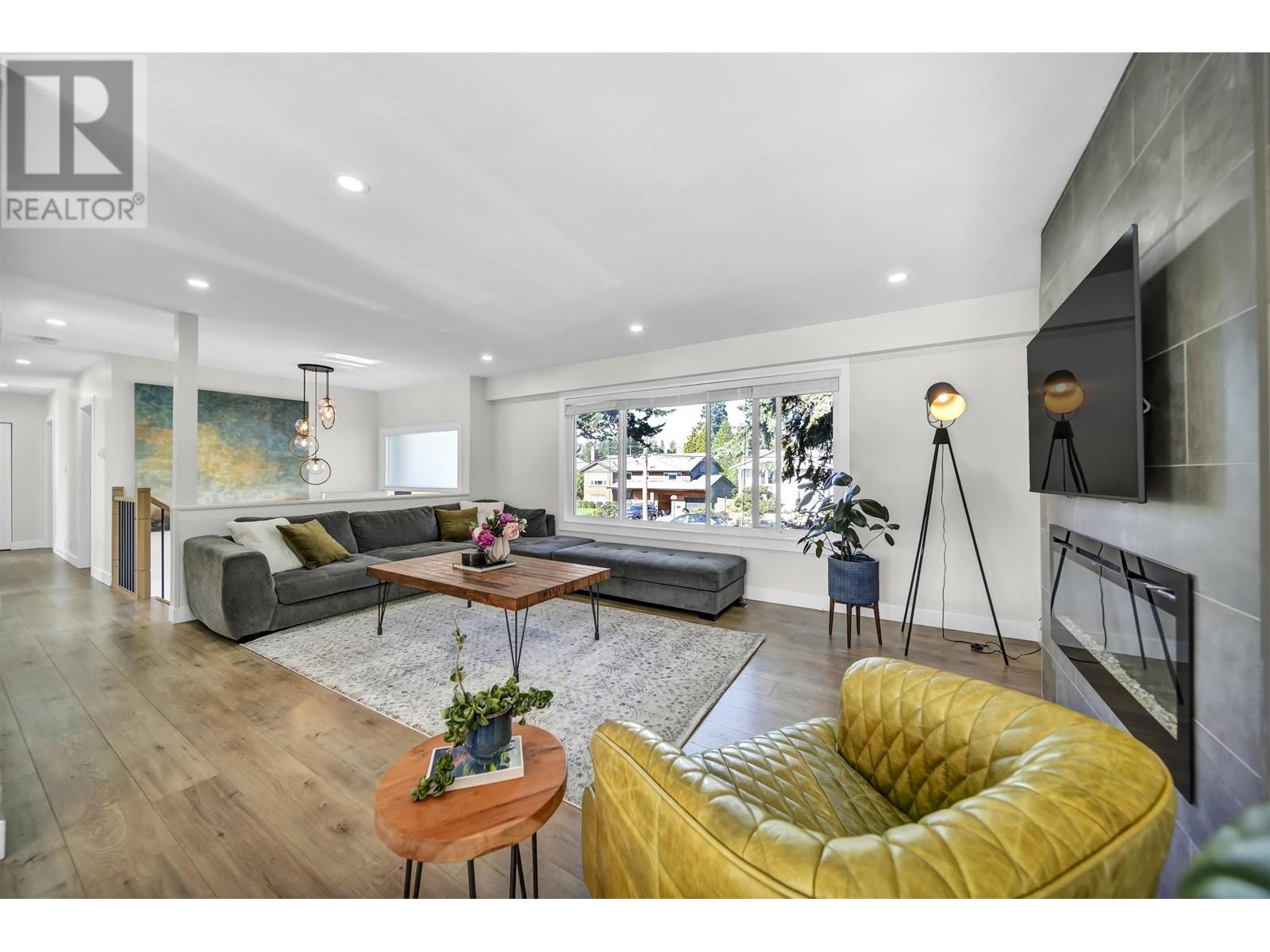 808 Runnymede Avenue, Coquitlam, British Columbia  V3J 2V2 - Photo 3 - R3000663