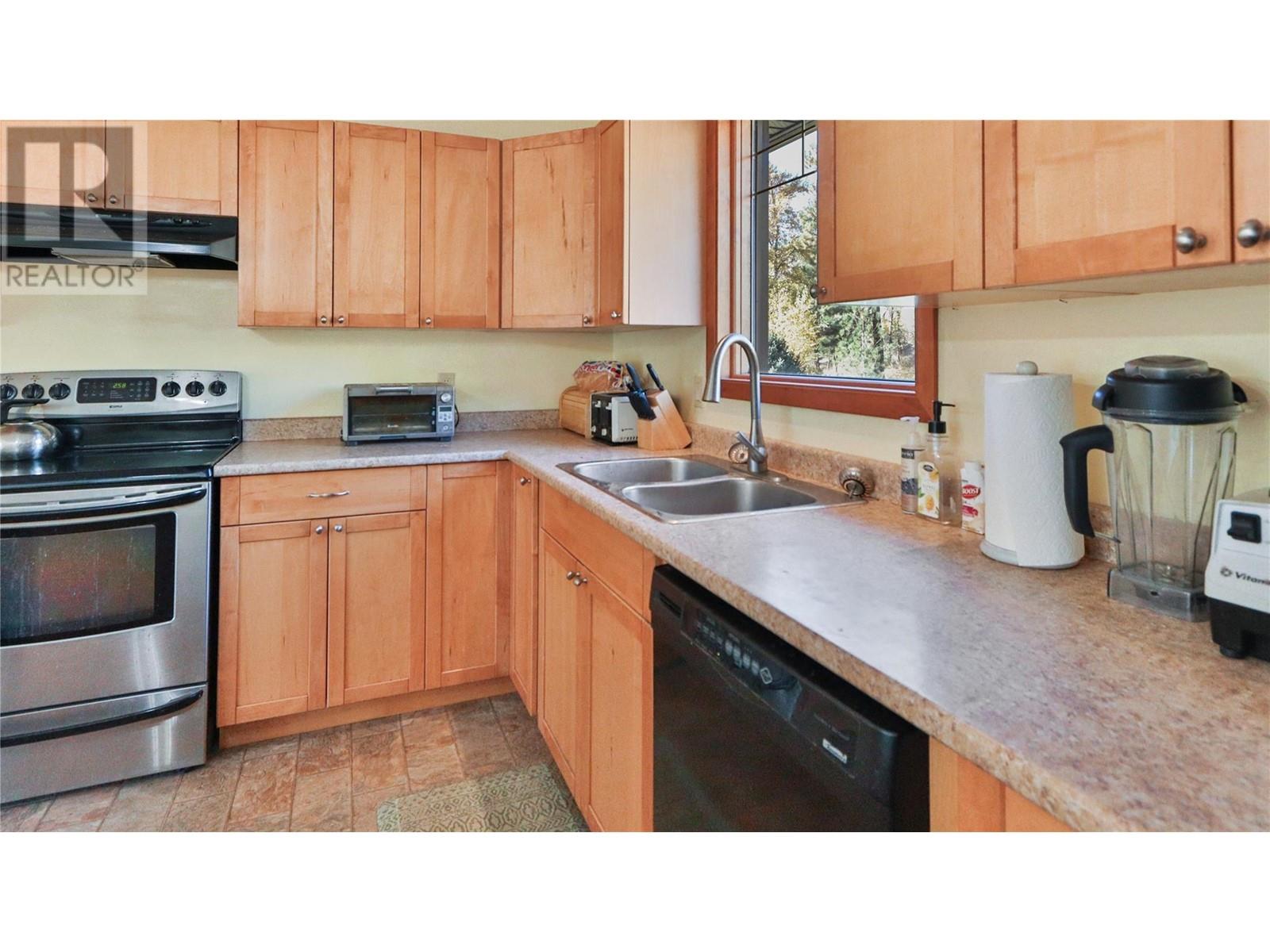 3225 Hwy 3, Rock Creek, British Columbia  V0H 1Y0 - Photo 12 - 10326575