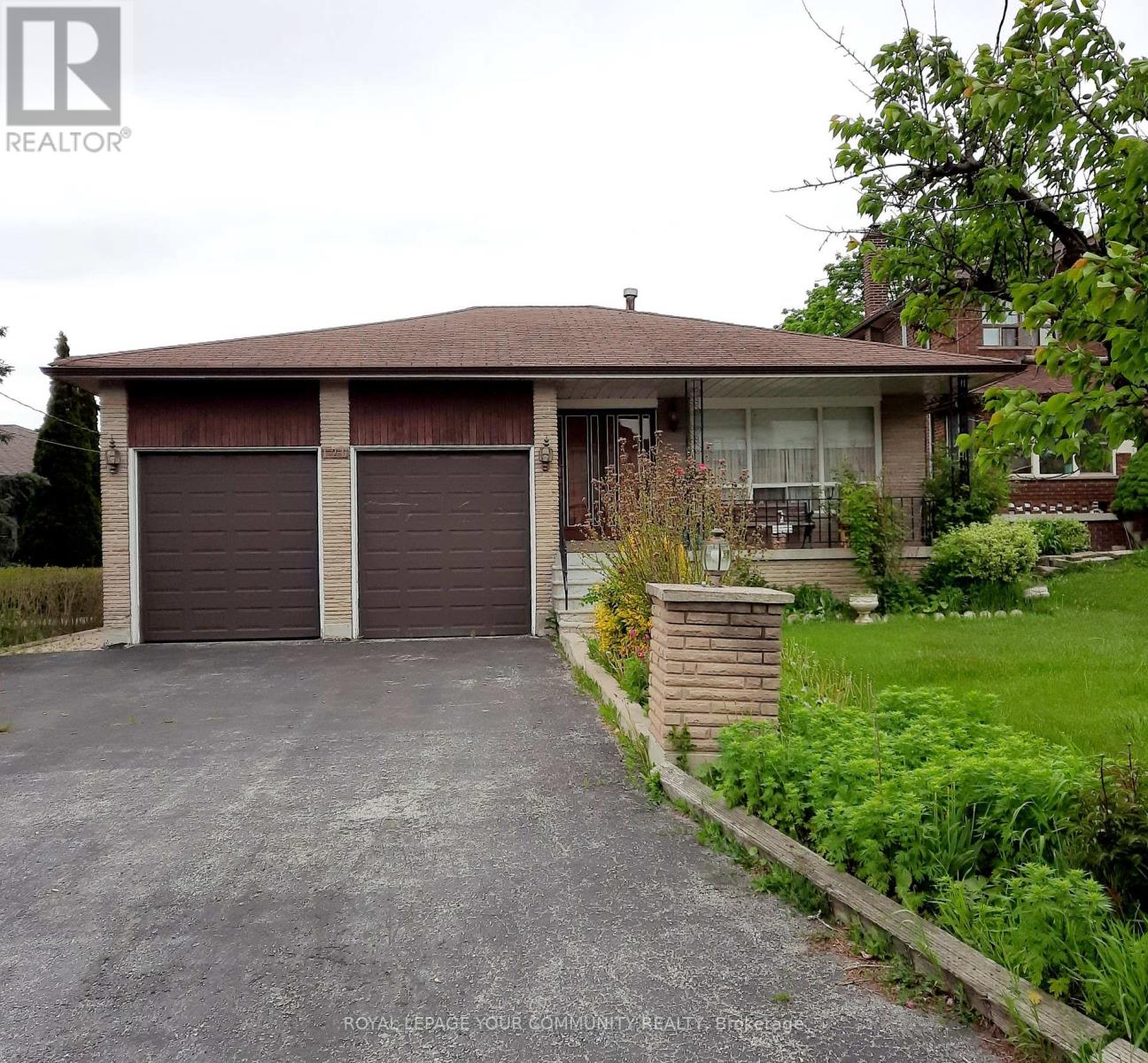126 Spruce Avenue, Richmond Hill, Ontario  L4C 6W1 - Photo 2 - N11998637
