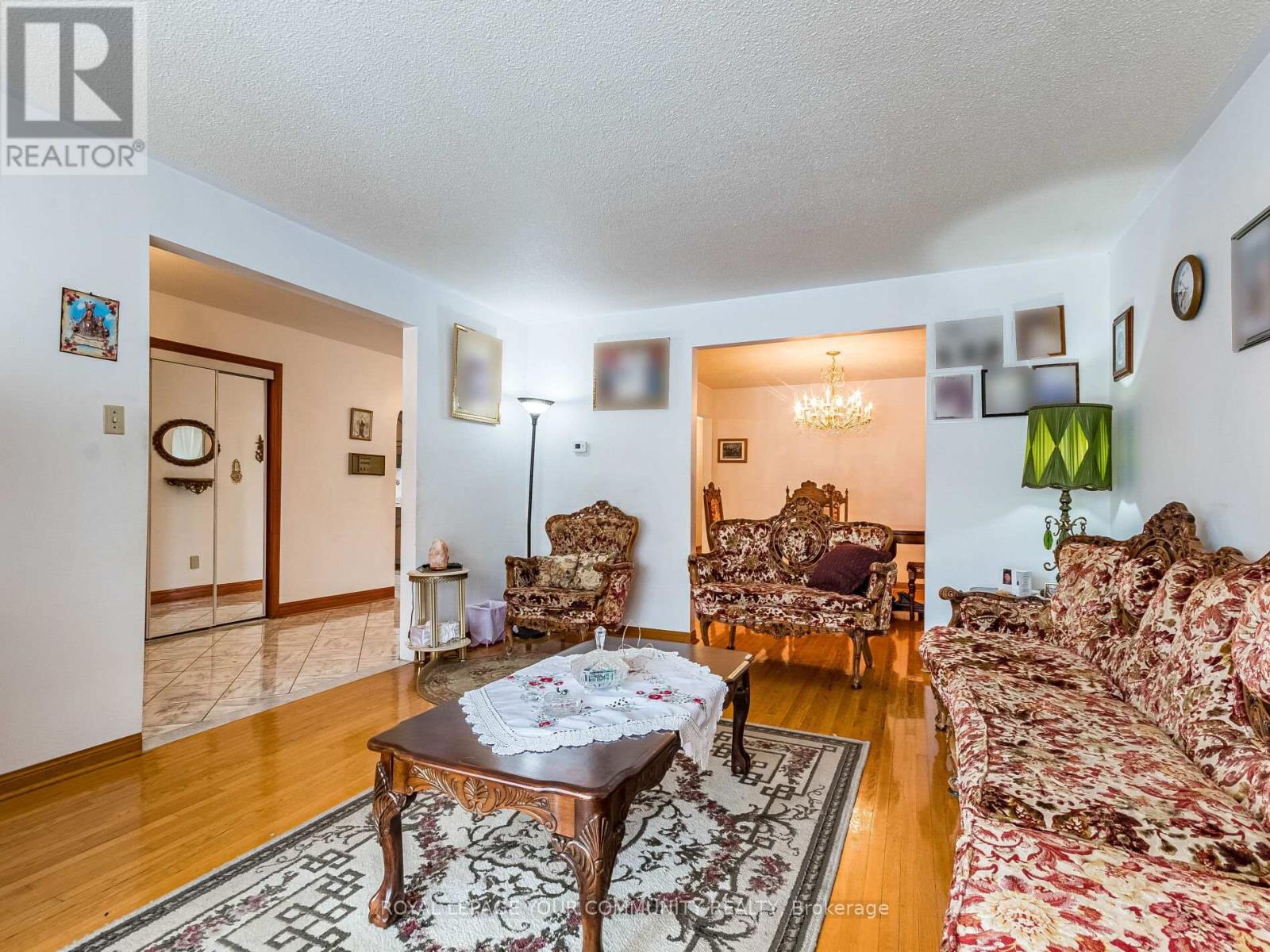 126 Spruce Avenue, Richmond Hill, Ontario  L4C 6W1 - Photo 6 - N11998637