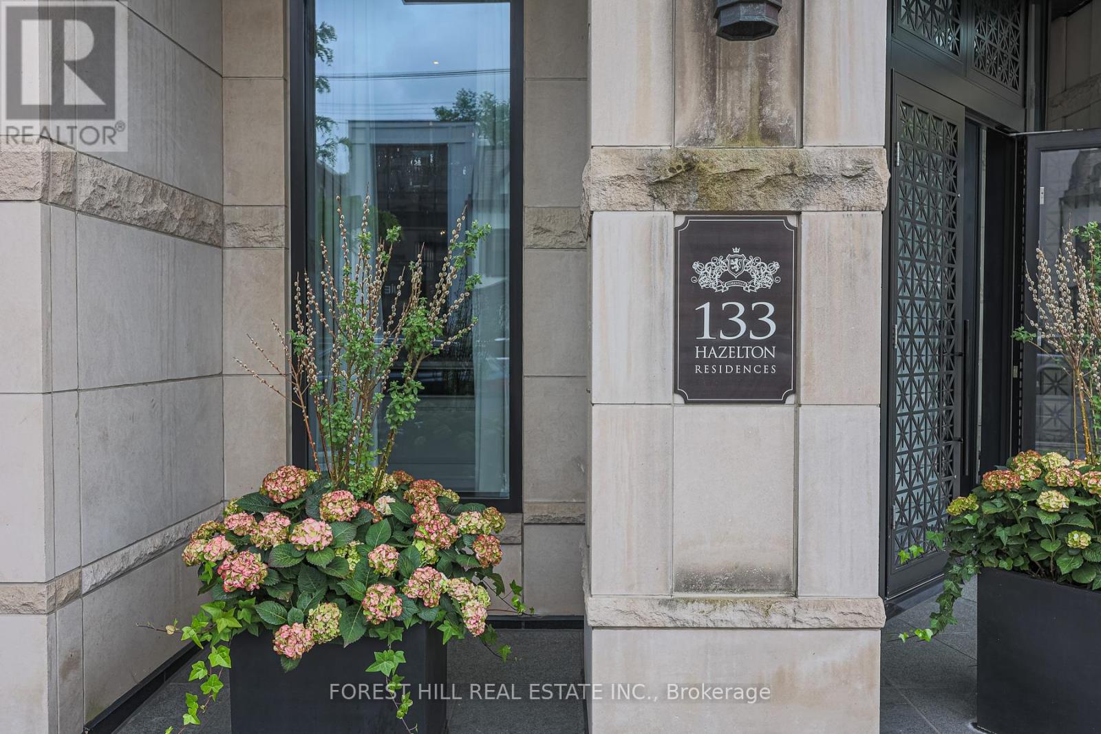 702 - 133 Hazelton Avenue, Toronto, Ontario  M5R 2E4 - Photo 4 - C12205759