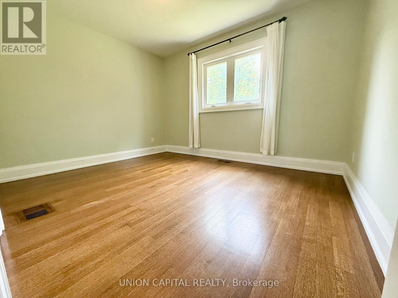 99 Wyndcliff Crescent, Toronto, Ontario  M4A 2J9 - Photo 15 - C12205779