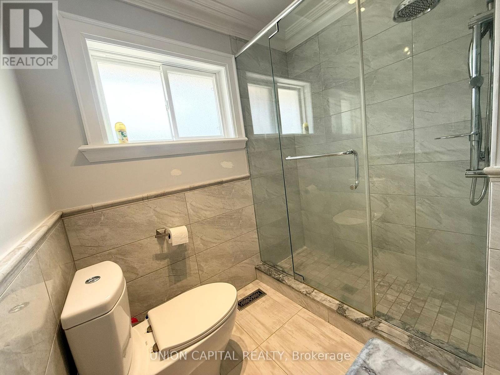 99 Wyndcliff Crescent, Toronto, Ontario  M4A 2J9 - Photo 19 - C12205779