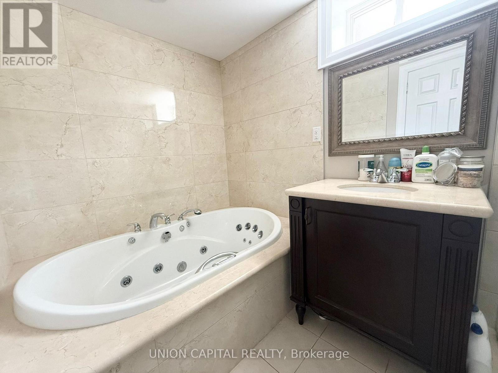 99 Wyndcliff Crescent, Toronto, Ontario  M4A 2J9 - Photo 27 - C12205779
