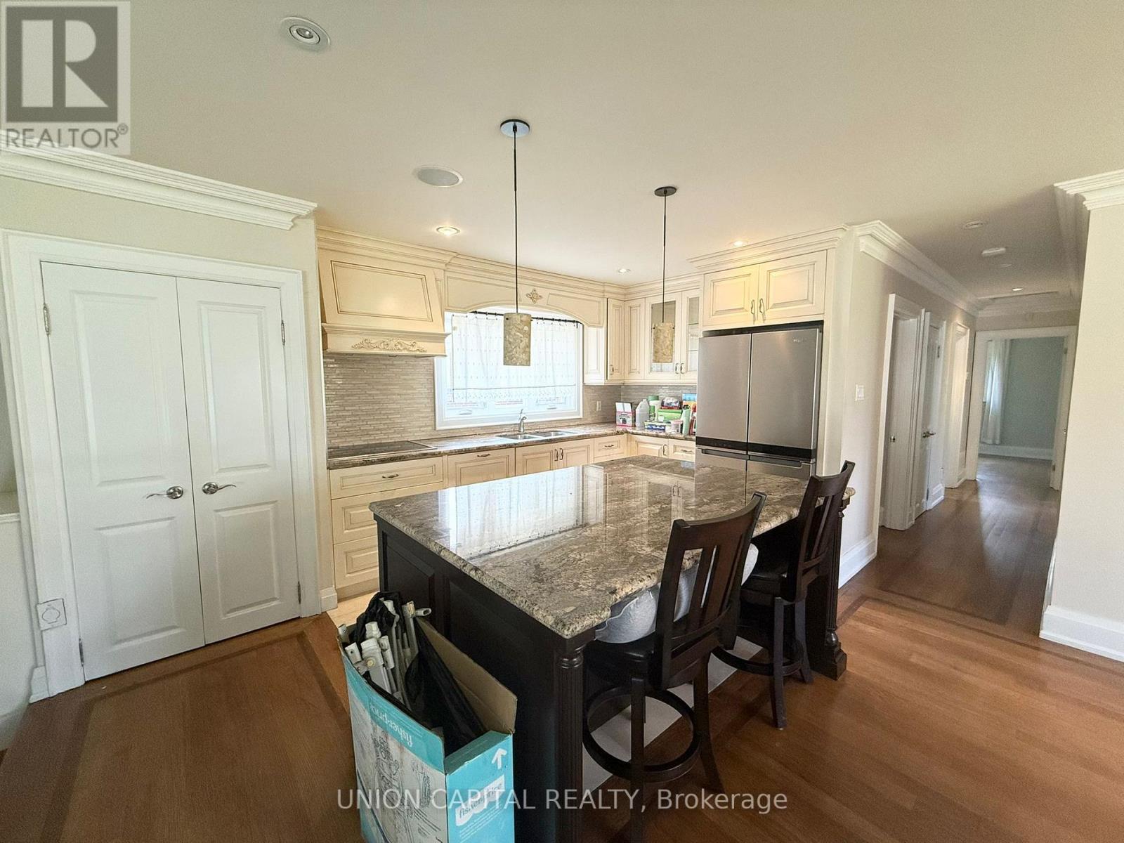 99 Wyndcliff Crescent, Toronto, Ontario  M4A 2J9 - Photo 4 - C12205779