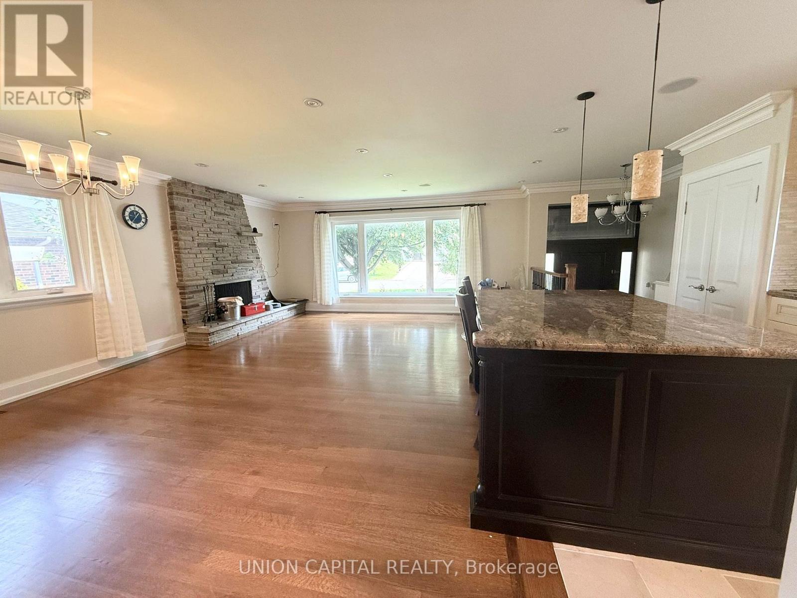 99 Wyndcliff Crescent, Toronto, Ontario  M4A 2J9 - Photo 6 - C12205779