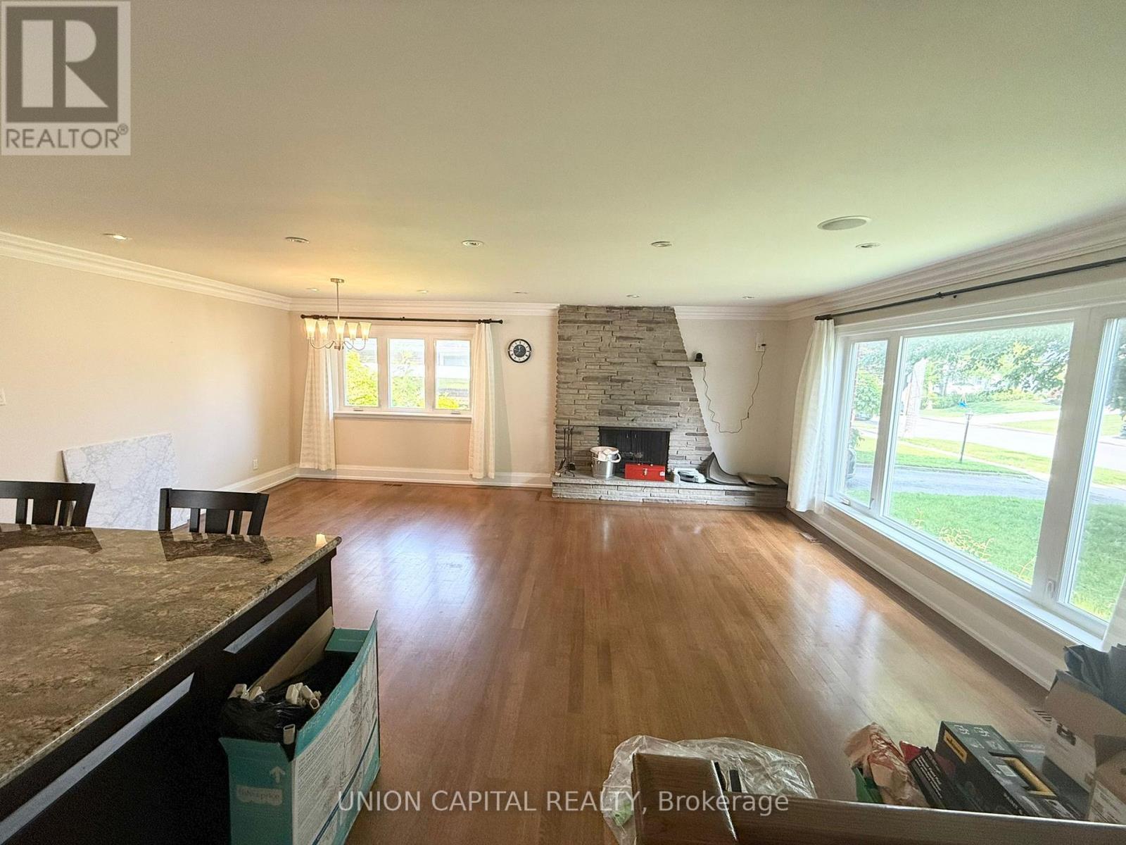 99 Wyndcliff Crescent, Toronto, Ontario  M4A 2J9 - Photo 7 - C12205779