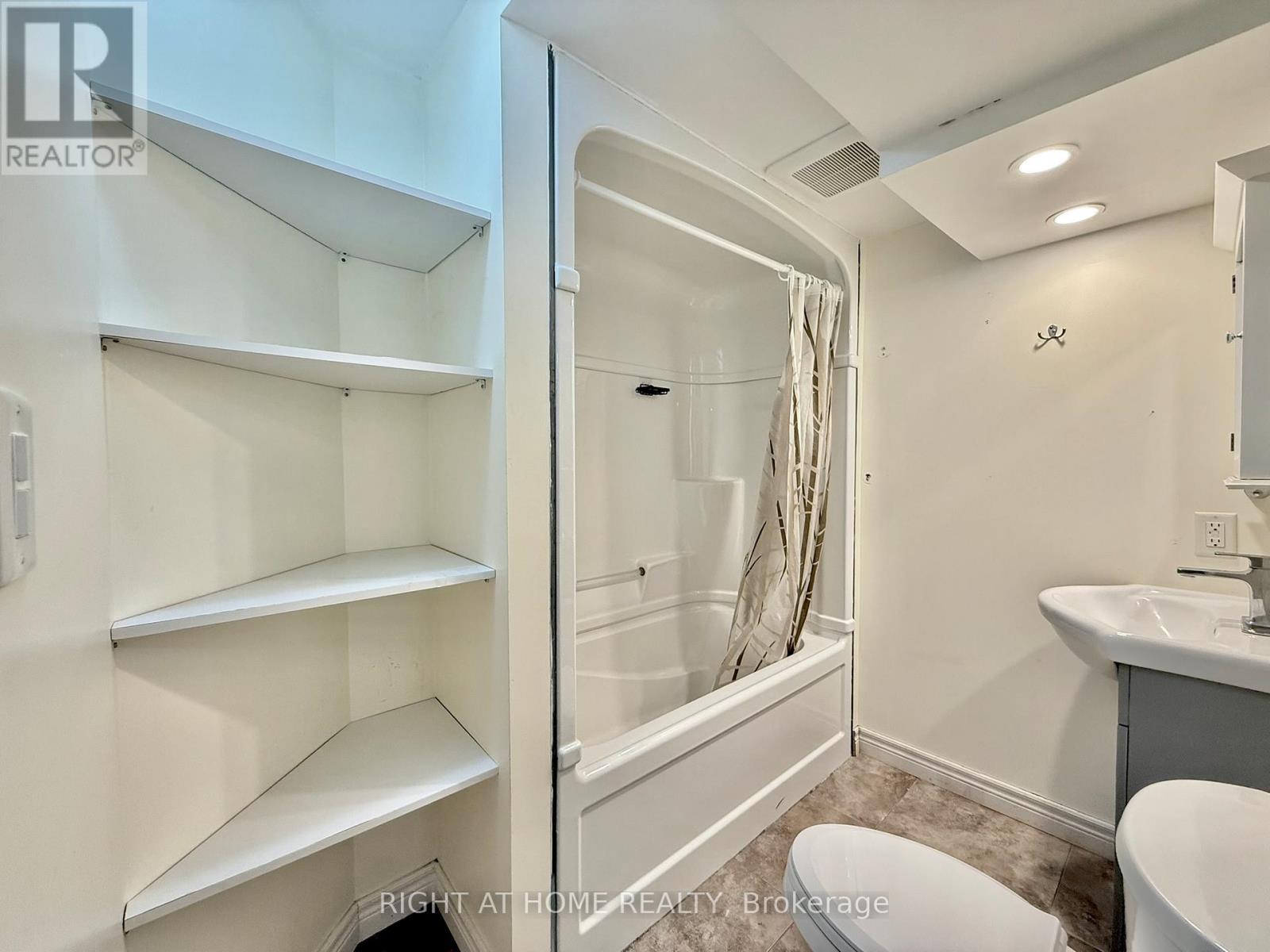 Bsmt 2 - 116 Cherrywood Drive, Newmarket, Ontario  L3Y 2X7 - Photo 5 - N12205788