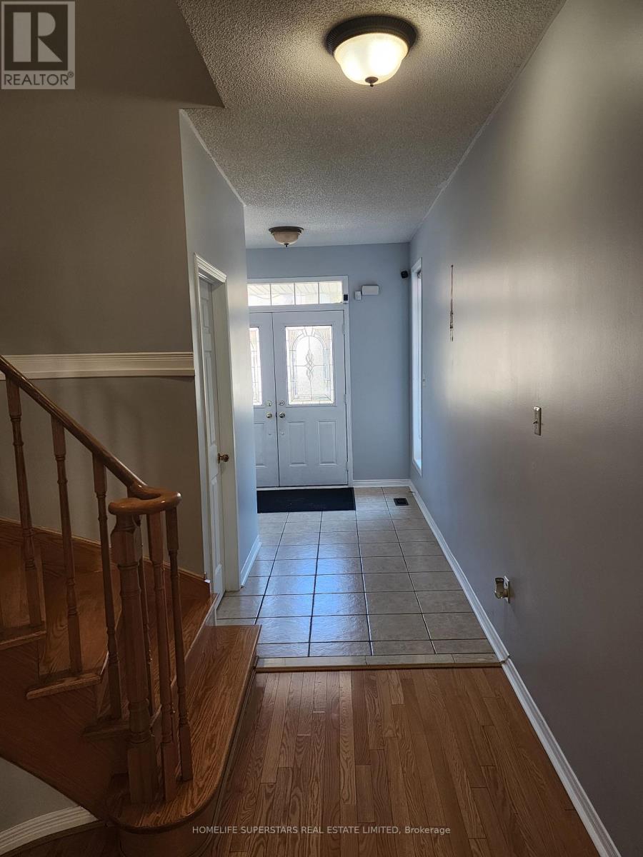 14 Beckenham Road, Brampton, Ontario  L6P 2L7 - Photo 4 - W12205731