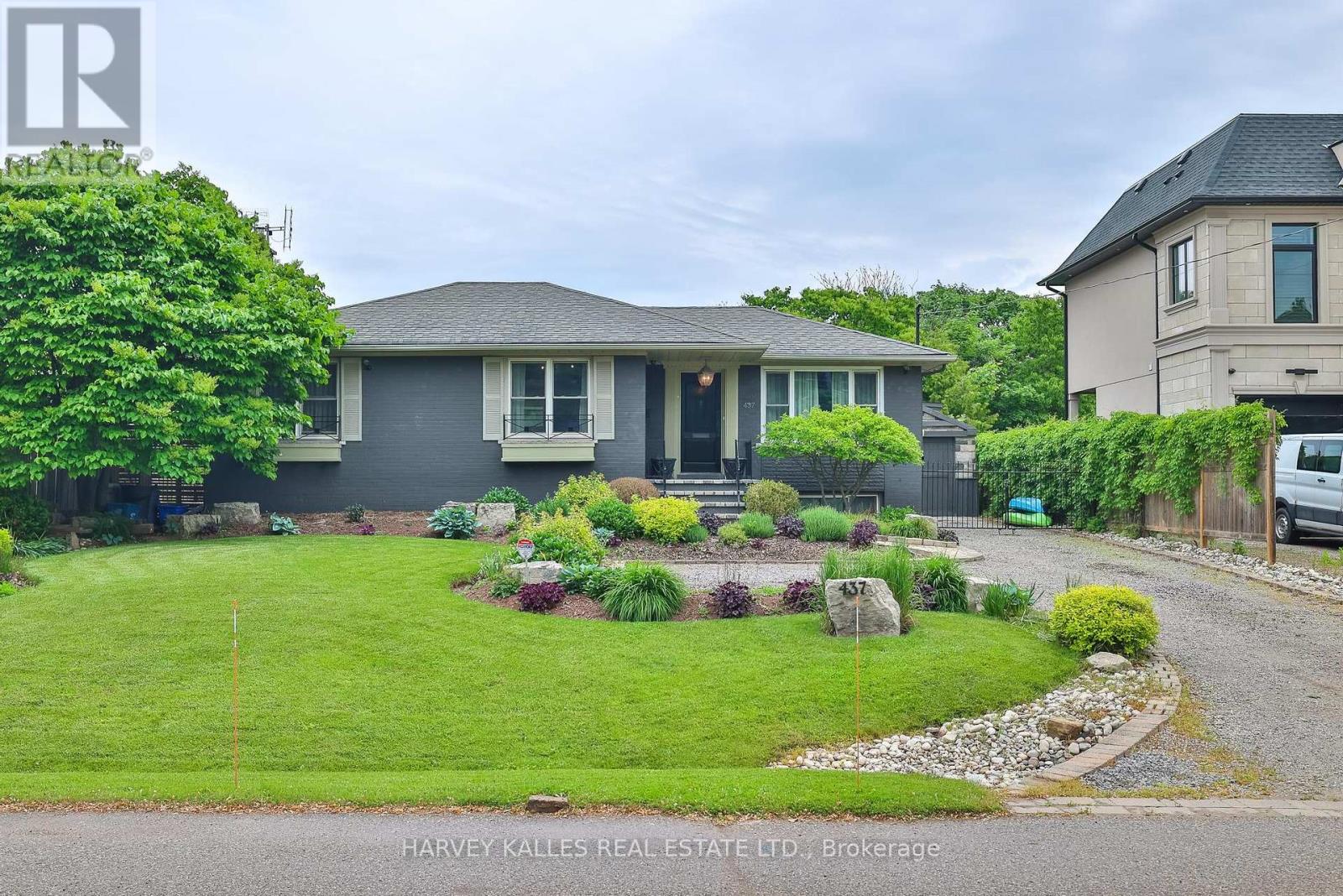 437 Seaton Drive, Oakville (Wo West), Ontario  L6L 3Y3 - Photo 1 - W12205768