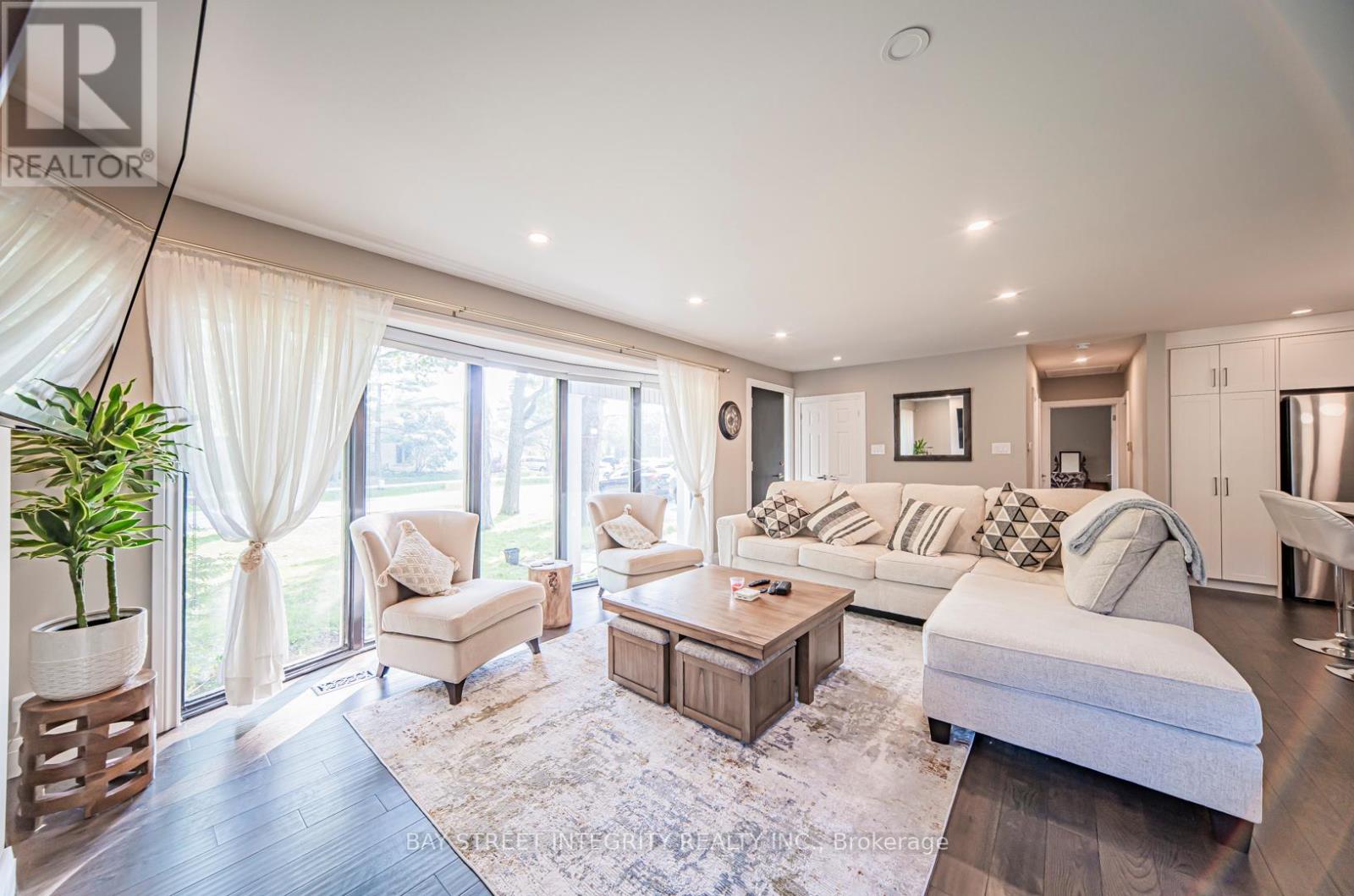 1277 Gainsborough Drive, Oakville, Ontario  L6H 2H5 - Photo 1 - W12205769