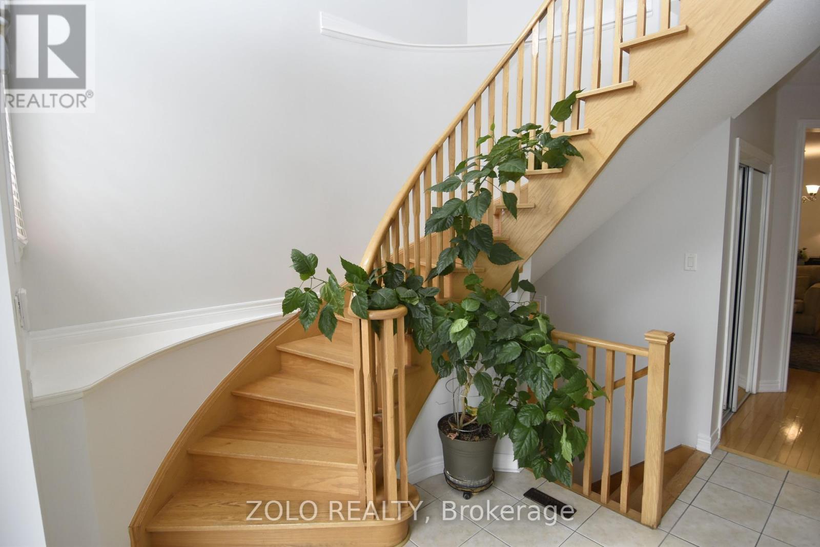22 Showboat Crescent, Brampton, Ontario  L6V 4R5 - Photo 4 - W12205771