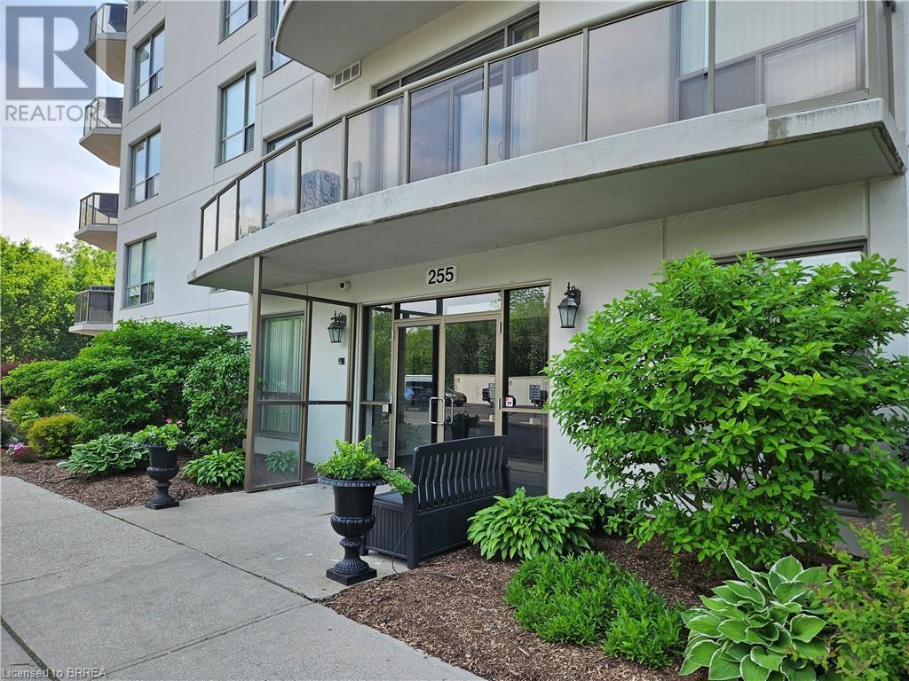 255 Keats Way Unit# 104, Waterloo, Ontario  N2L 6N6 - Photo 3 - 40695912