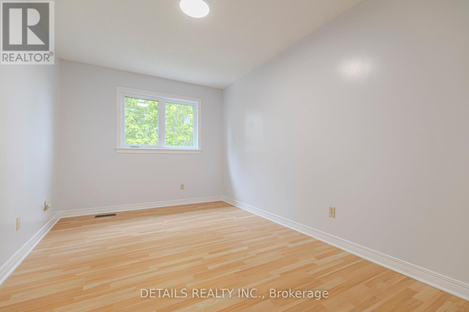 32 Winnegreen Court W, Ottawa, Ontario  K1G 5S2 - Photo 31 - X12205794