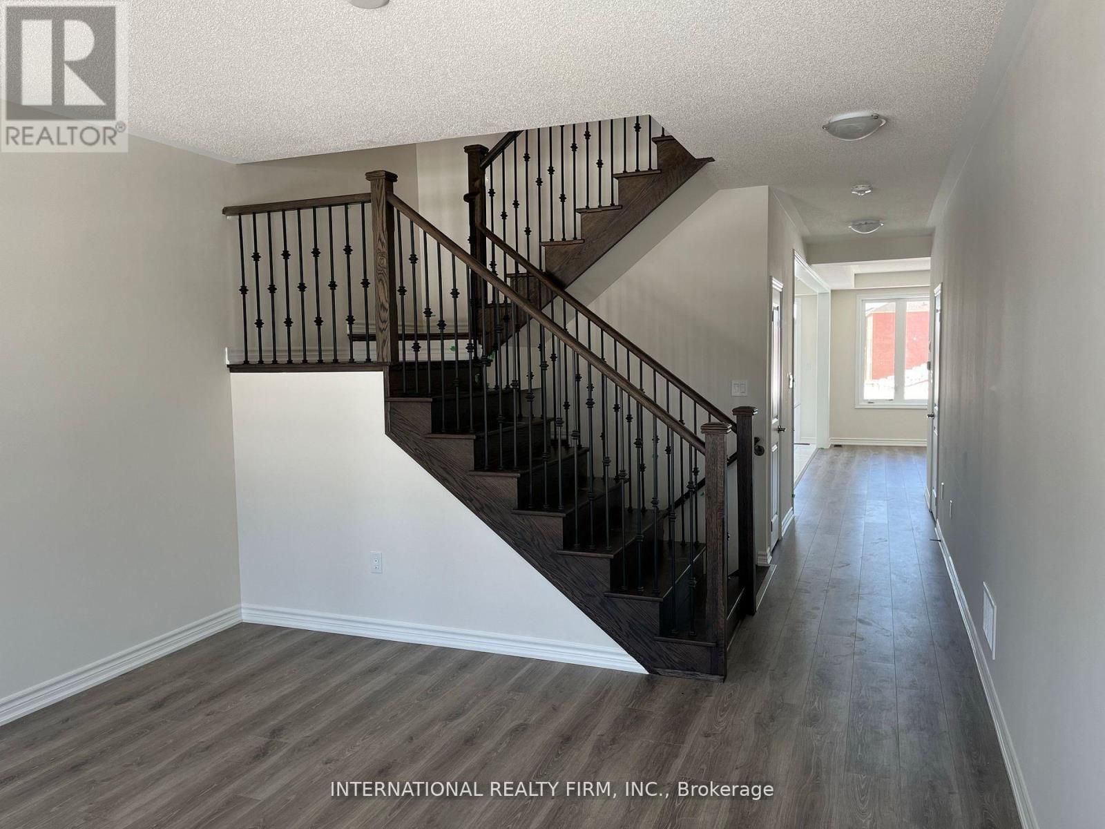 84 Kenneth Rogers Crescent, East Gwillimbury (Queensville), Ontario  L0G 1R0 - Photo 3 - N12205800