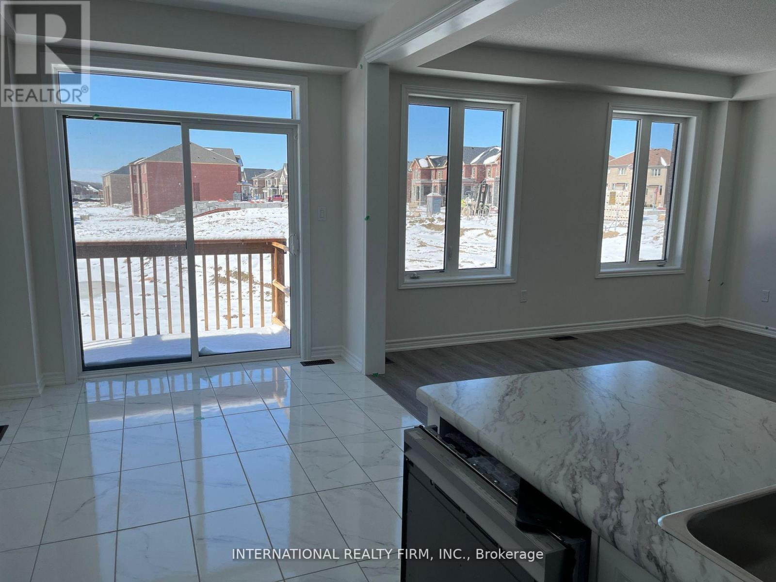 84 Kenneth Rogers Crescent, East Gwillimbury (Queensville), Ontario  L0G 1R0 - Photo 7 - N12205800
