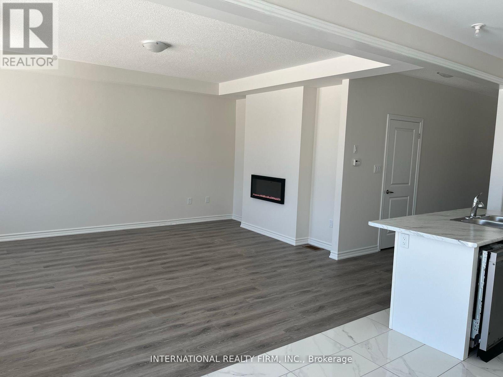 84 Kenneth Rogers Crescent, East Gwillimbury (Queensville), Ontario  L0G 1R0 - Photo 8 - N12205800