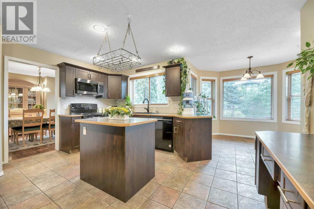 136 Mt Robson Circle Se, Calgary, Alberta  T2Z 2C1 - Photo 9 - A2226762