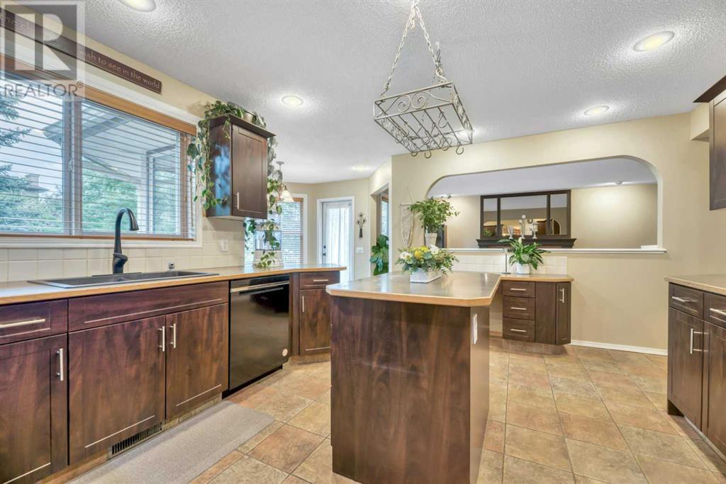 136 Mt Robson Circle Se, Calgary, Alberta  T2Z 2C1 - Photo 8 - A2226762