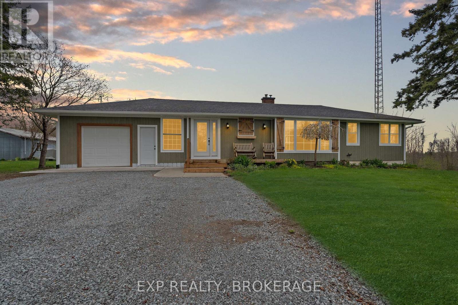 3881 Round Lake Road, South Frontenac (Frontenac South), Ontario  K0H 1X0 - Photo 2 - X12205835