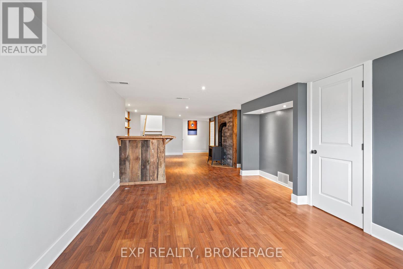 3881 Round Lake Road, South Frontenac, Ontario  K0H 1X0 - Photo 32 - X12205835
