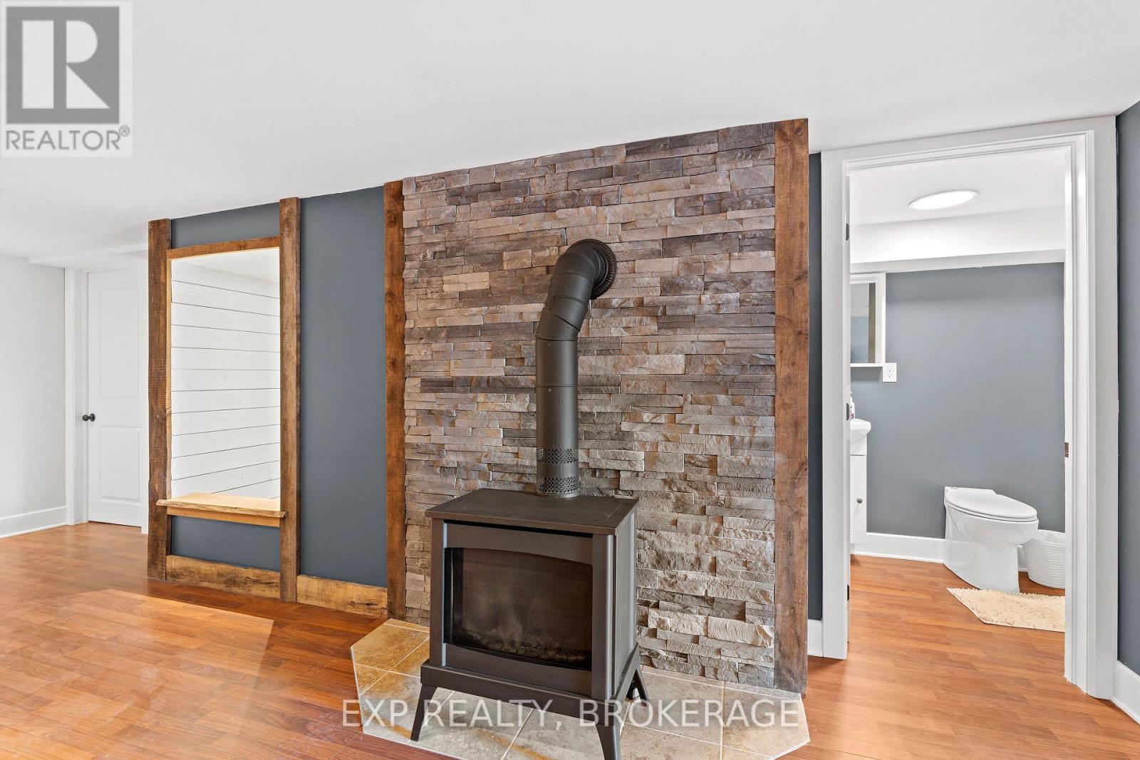 3881 Round Lake Road, South Frontenac, Ontario  K0H 1X0 - Photo 35 - X12205835